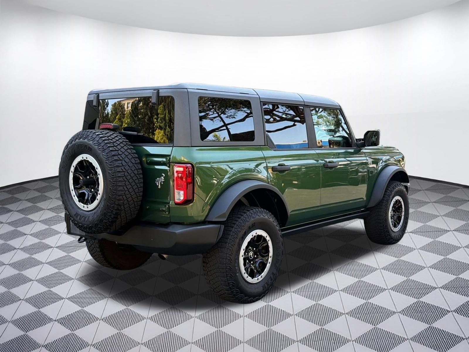 Used 2023 Ford Bronco Big Bend w/ Sasquatch Package AWD/4WD image 9