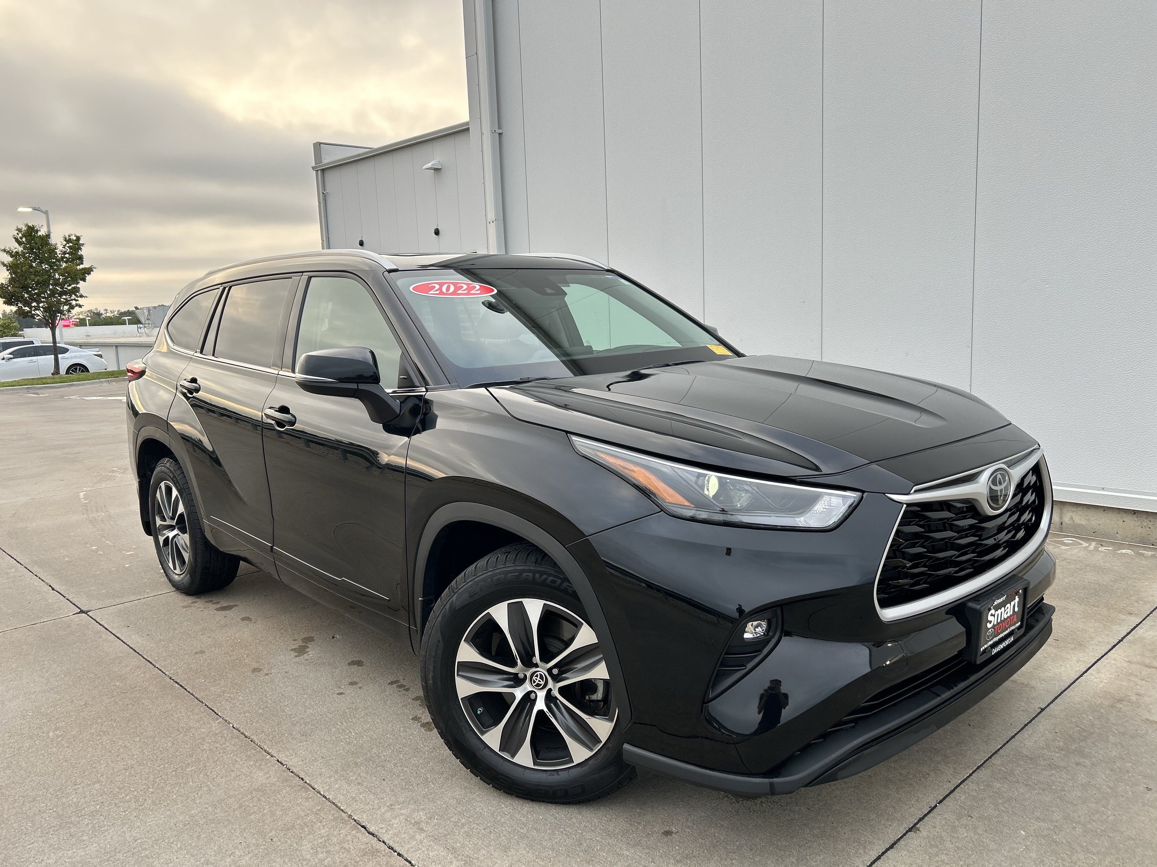 Used 2022 Toyota Highlander XLE AWD/4WD image 6
