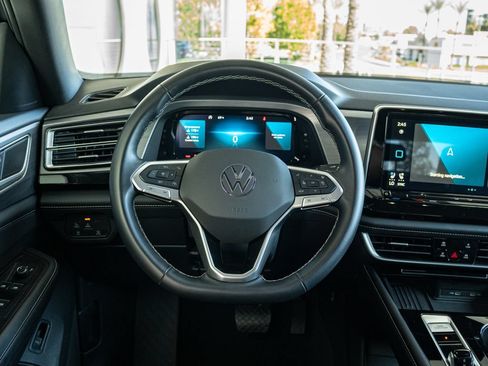 Used 2025 Volkswagen Atlas Cross Sport SE AWD/4WD image 12