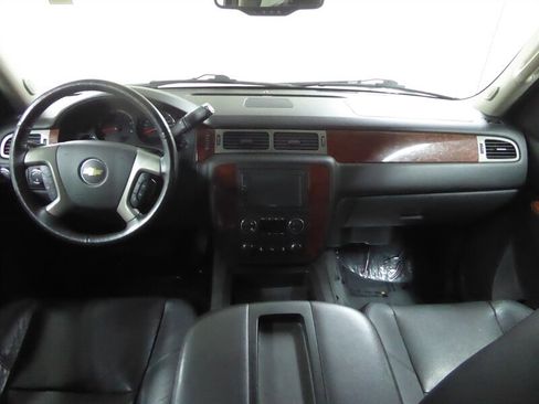 Used 2013 Chevrolet Avalanche LTZ image 7