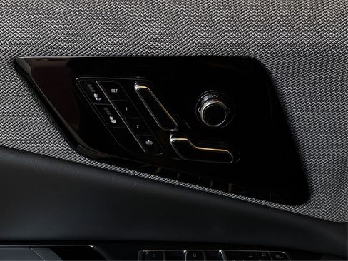 New 2025 Cadillac Optiq Sport 1 w/ LPO, ONYX Package image 20