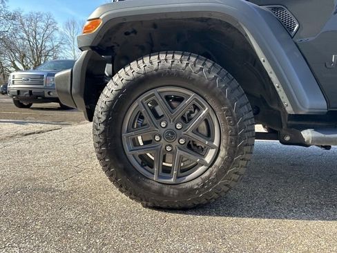 Used 2025 Jeep Wrangler Sport S image 9