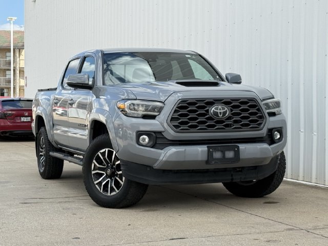 Used 2020 Toyota Tacoma TRD Sport w/ Technology Package RWD image 2