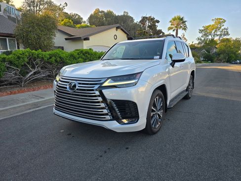 Used 2024 Lexus LX 600 4WD w/ Interior Upgrade Package image 12