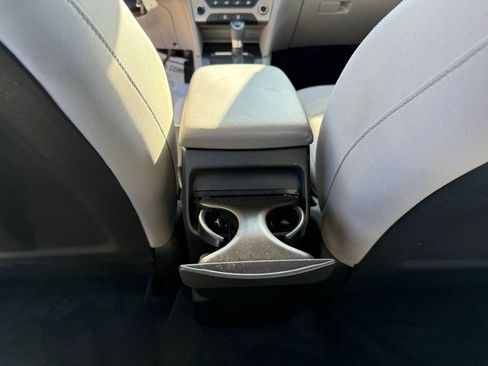 Used 2017 Hyundai Elantra SE image 23