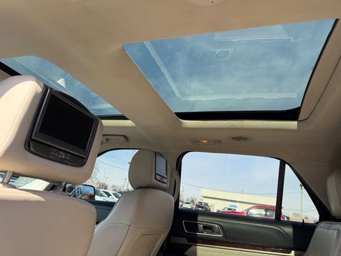 Used 2016 Ford Explorer Platinum image 14