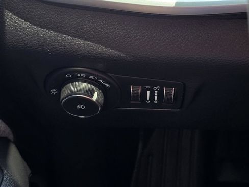 Used 2023 Jeep Compass Latitude w/ Sun and Sound Group AWD/4WD image 16