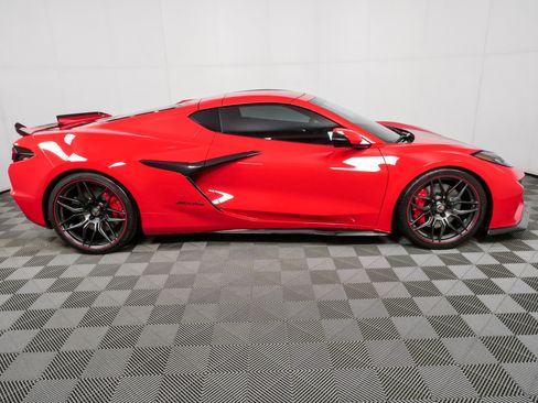 Used 2024 Chevrolet Corvette Z06 RWD image 24
