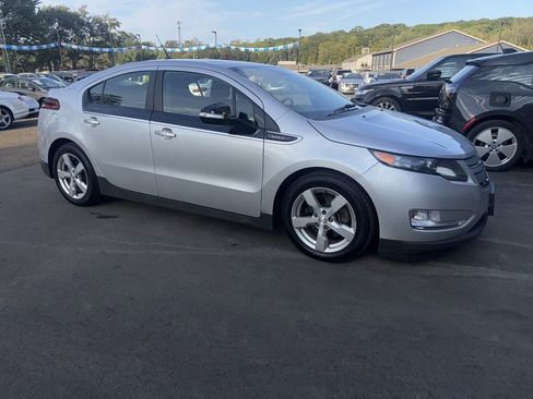Used 2014 Chevrolet Volt FWD image 9