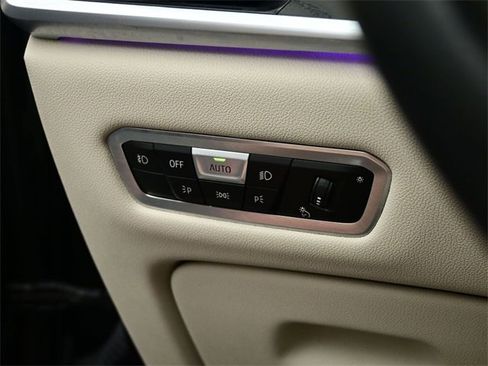 Used 2022 BMW X7 xDrive40i w/ Executive Package image 19
