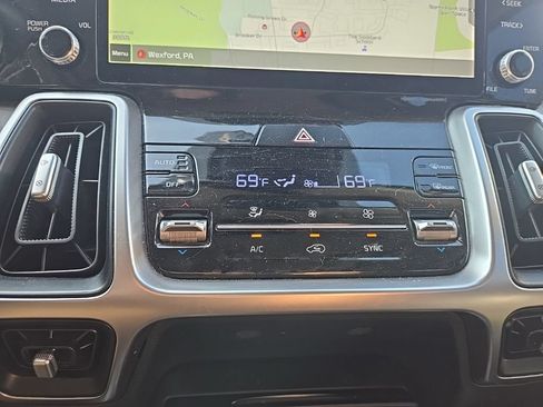 Certified 2022 Kia Sorento EX w/ Panoramic Sunroof Package FWD image 10