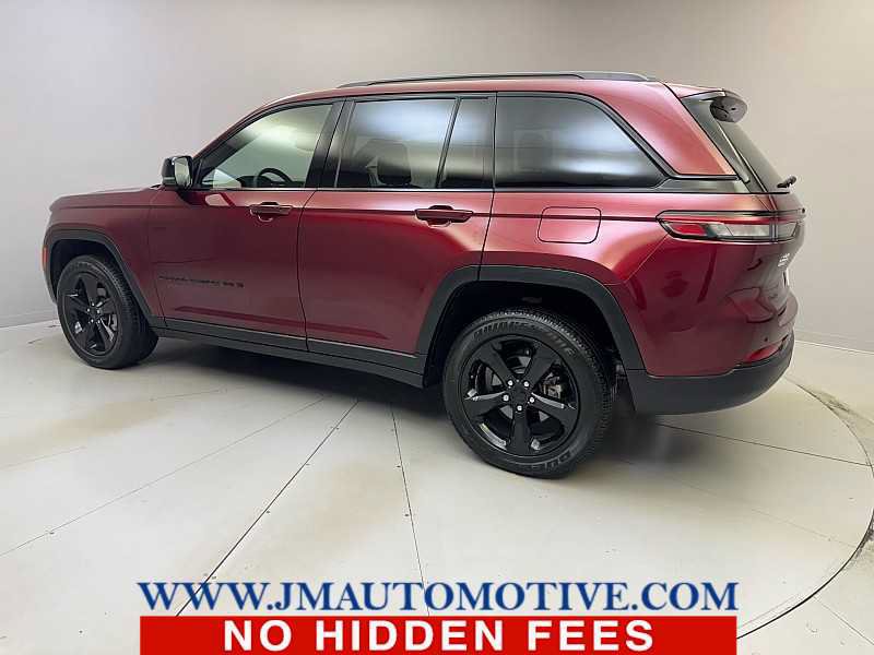 Used 2023 Jeep Grand Cherokee Altitude AWD/4WD image 3