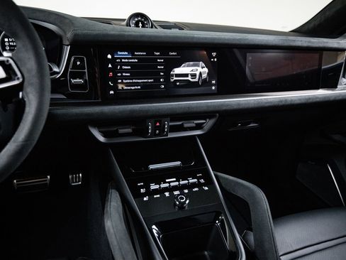 New 2026 Porsche Cayenne Turbo GT AWD/4WD image 20