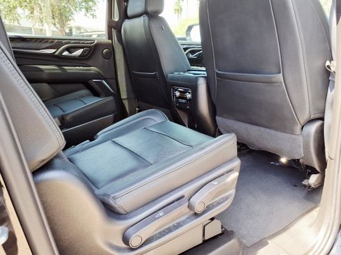 Used 2023 GMC Yukon XL Denali image 14