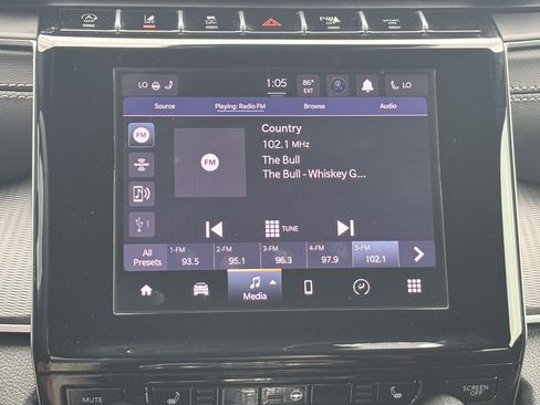 Used 2025 Jeep Grand Cherokee Altitude RWD image 14