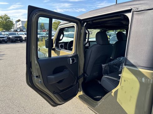 New 2025 Jeep Gladiator Sport image 29