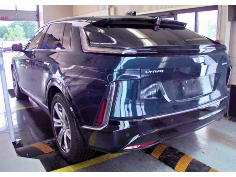 Used 2024 Cadillac Lyriq Tech w/ Driver Assist Package AWD/4WD image 4
