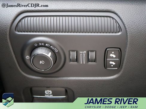 Used 2024 Jeep Wagoneer Series II w/ Flexible Seating Group RWD image 32