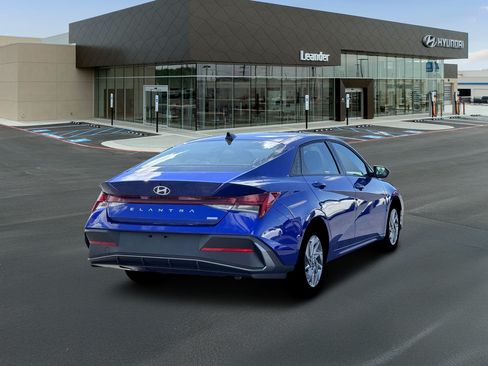 New 2026 Hyundai Elantra Hybrid FWD image 7