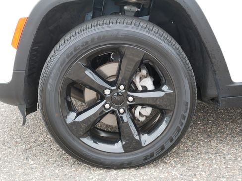 Used 2024 Jeep Grand Cherokee Altitude AWD/4WD image 15