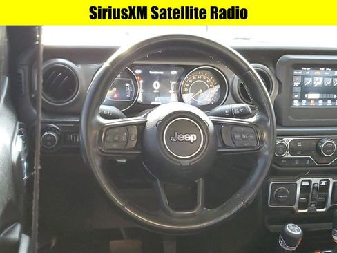 Used 2022 Jeep Gladiator Willys image 10