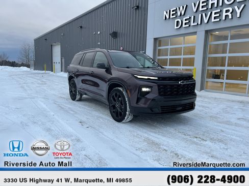 Used 2024 Chevrolet Traverse RS w/ LPO, Floor Liner Package image 1