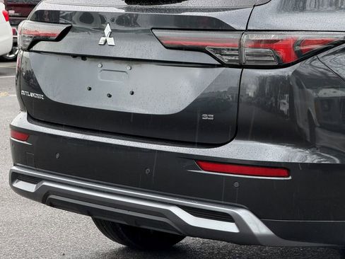 Used 2025 Mitsubishi Outlander SE image 6