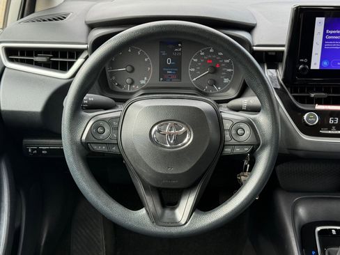 Used 2025 Toyota Corolla LE image 28