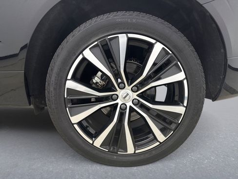 Used 2025 Volvo XC60 B5 Plus image 21