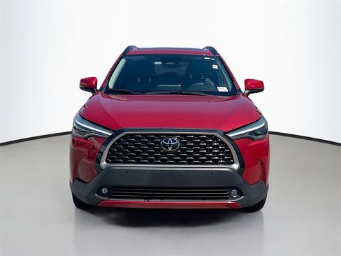 Used 2023 Toyota Corolla Cross XLE image 2
