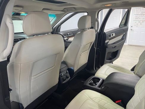 Used 2016 Ford Explorer Platinum image 15