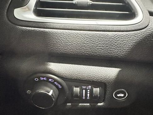 Used 2015 Chrysler 200 Limited w/ Convenience Group FWD image 13