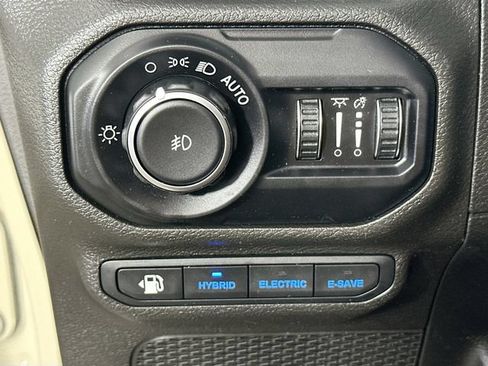 Used 2022 Jeep Wrangler Unlimited Sahara AWD/4WD image 24