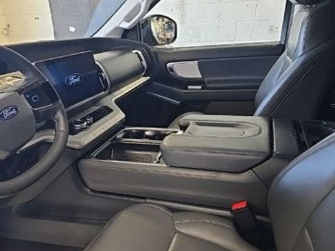 Used 2025 Ford Expedition Max Active AWD/4WD image 1