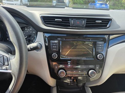 Certified 2020 Nissan Rogue Sport SV image 7