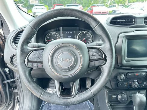 Used 2018 Jeep Renegade Altitude AWD/4WD image 17