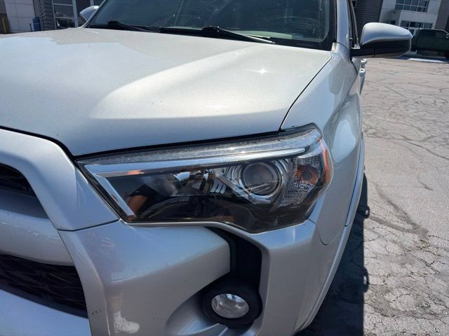 Used 2017 Toyota 4Runner SR5 AWD/4WD image 14