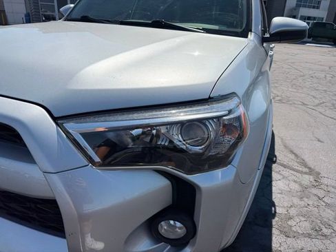 Used 2017 Toyota 4Runner SR5 AWD/4WD image 14