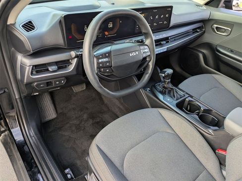 Used 2025 Kia K4 LXS image 18