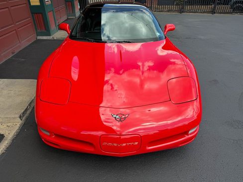 Used 1999 Chevrolet Corvette Coupe w/ Memory Pkg RWD image 12