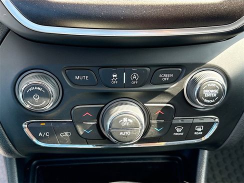 Used 2022 Jeep Cherokee Trailhawk w/ Trailer Tow Group image 17