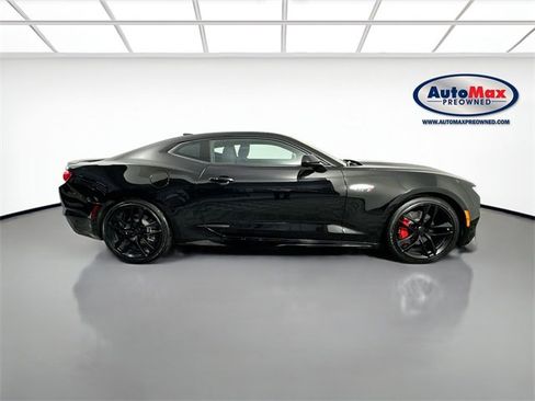 Used 2023 Chevrolet Camaro LT w/ Technology Package image 9