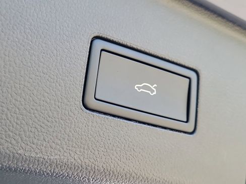 New 2026 Volkswagen Atlas SE image 7