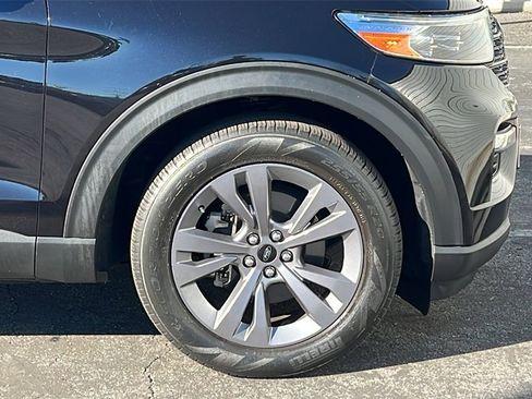 Certified 2022 Ford Explorer XLT w/ Equipment Group 202A image 6
