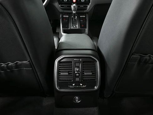 Certified 2025 Porsche Macan image 21