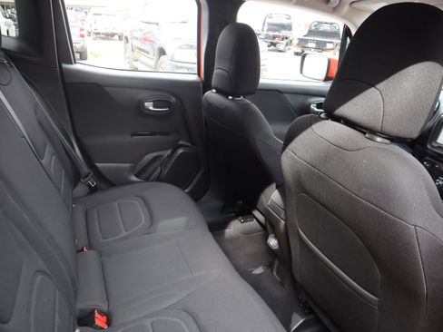 Used 2021 Jeep Renegade Latitude FWD image 25