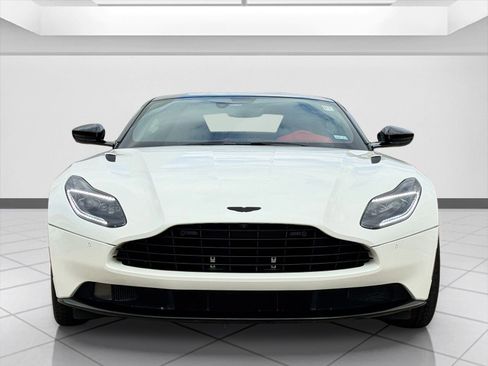 Used 2022 Aston Martin DB11 Coupe image 11