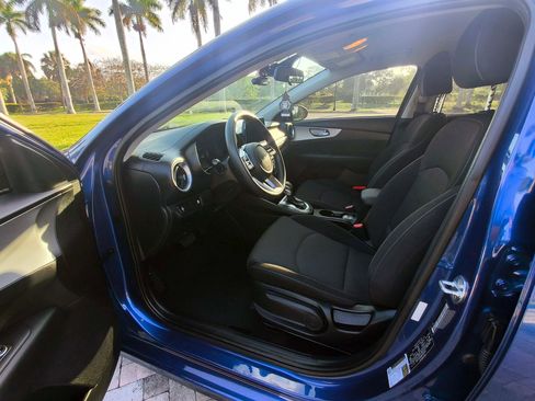 Used 2022 Kia Forte LXS FWD image 4