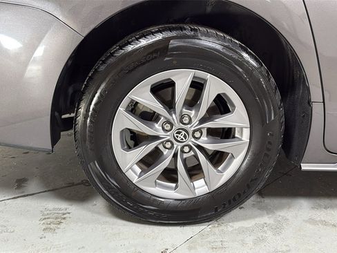 Certified 2023 Toyota Sienna LE image 23