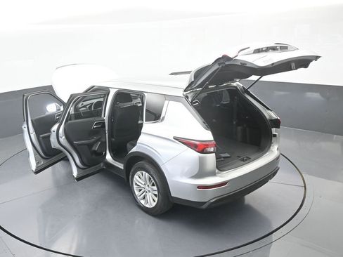 Used 2024 Mitsubishi Outlander ES image 30